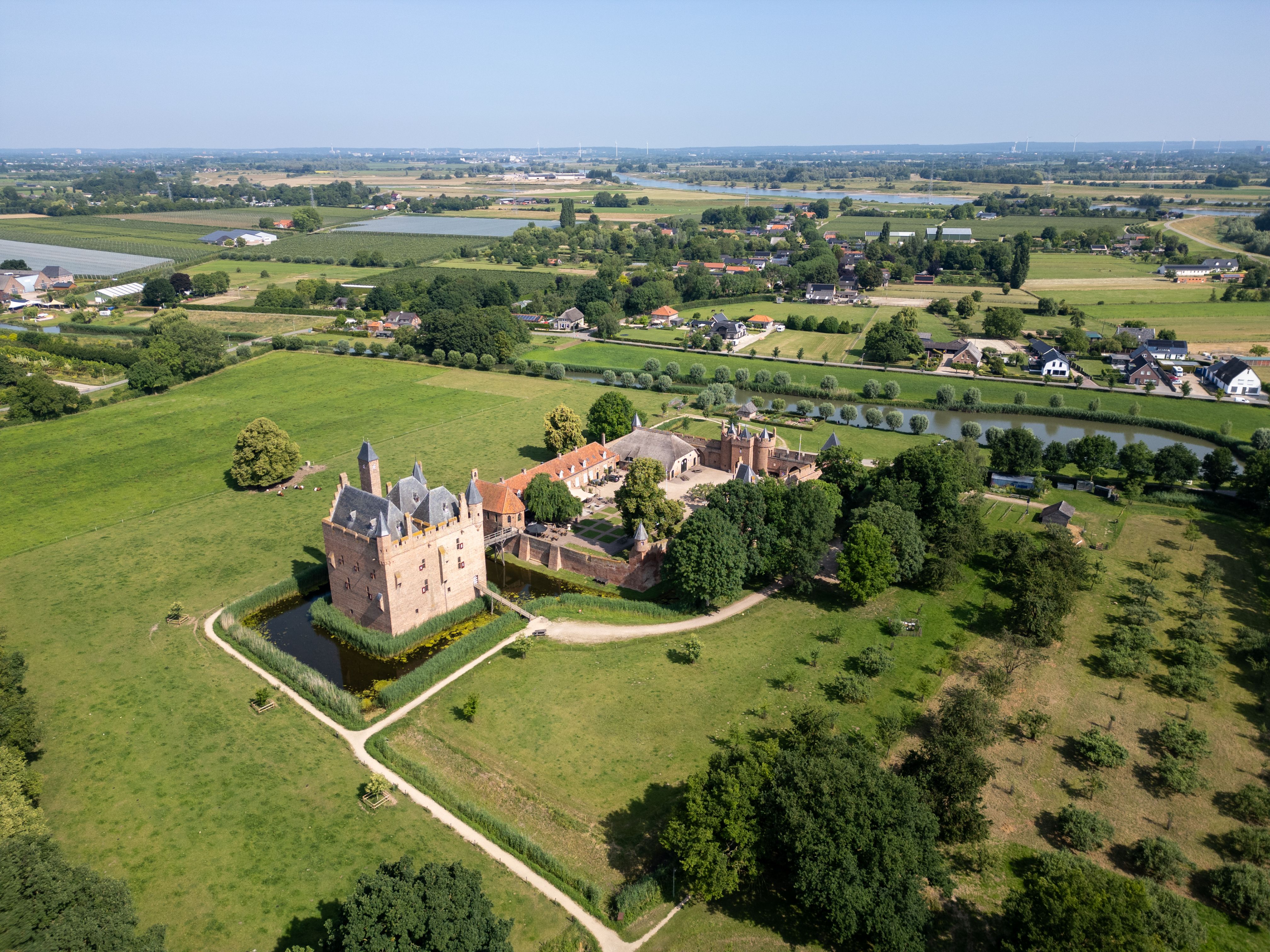 Kick-off meeting of the Interreg Deutschland-Nederland project GrenzTalentFit at Doornenburg Castle.  