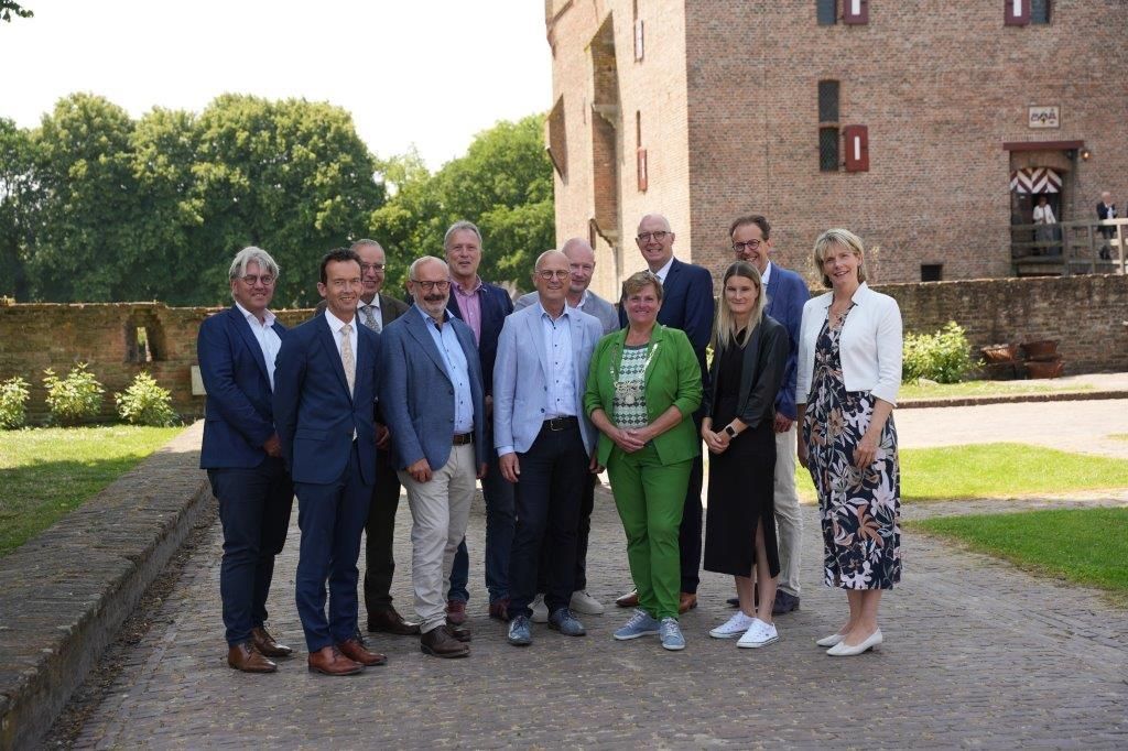 Kick-off meeting of the Interreg Deutschland-Nederland project GrenzTalentFit at Doornenburg Castle.  