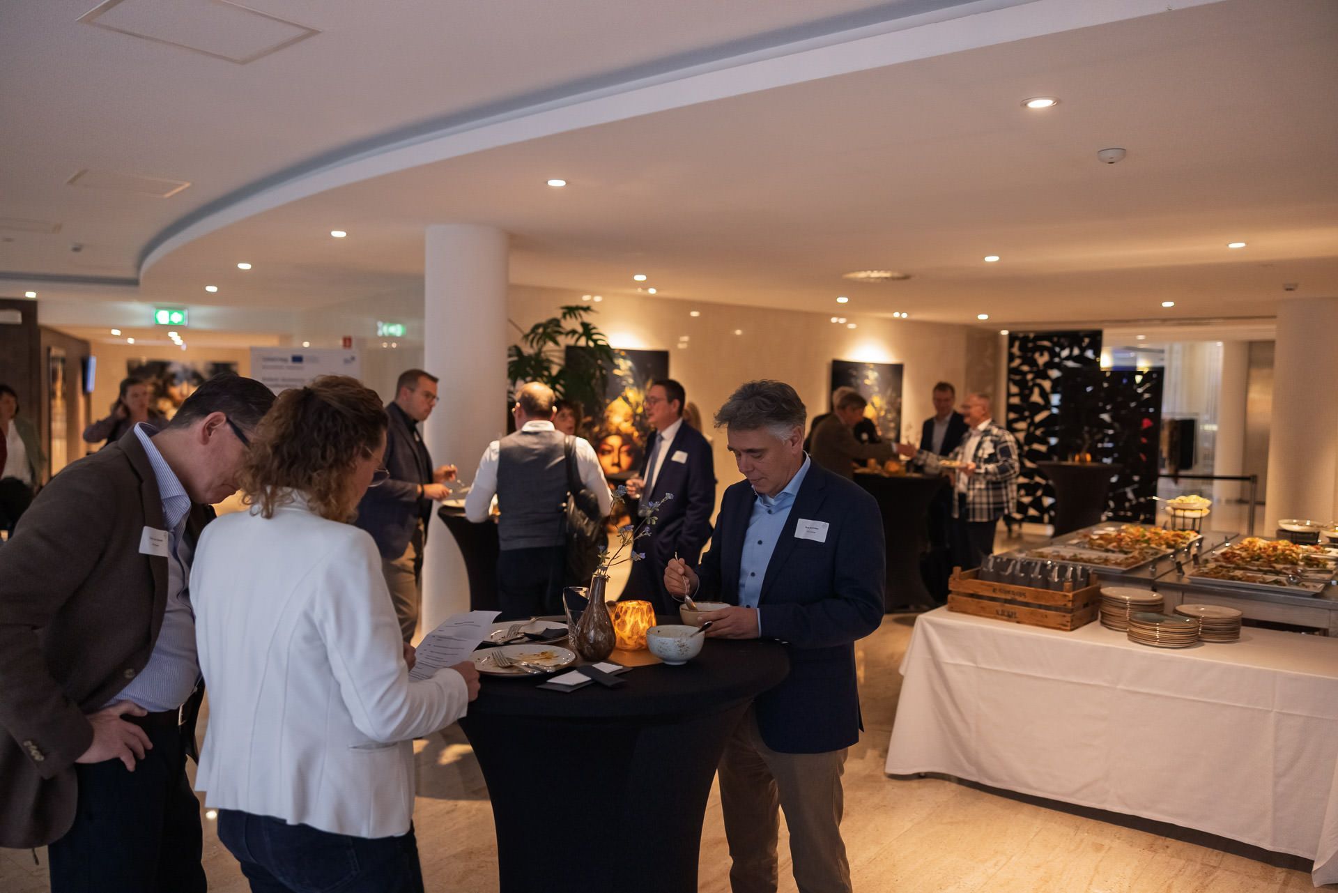 Spannende lezingen, interessante info-stands en succesvol netwerken: het jubileumevenement van het Euregionaal Forum Gezondheidszorg.
